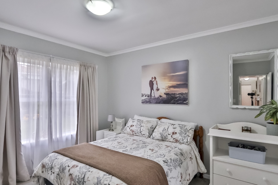 To Let 3 Bedroom Property for Rent in Somerset Ridge Western Cape